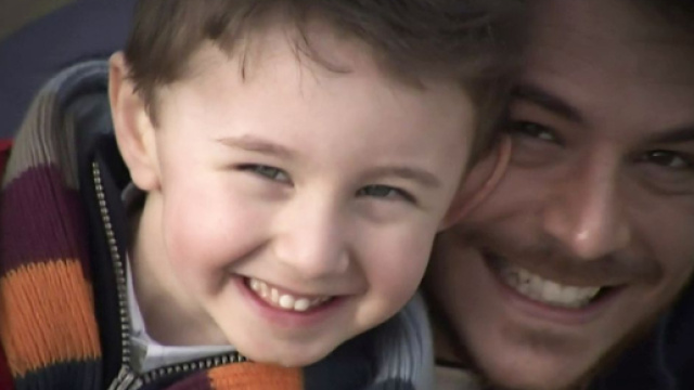 Un posto al sole Filippo Sartori (Michelangelo Tommaso) assieme a suo figlio Valerio