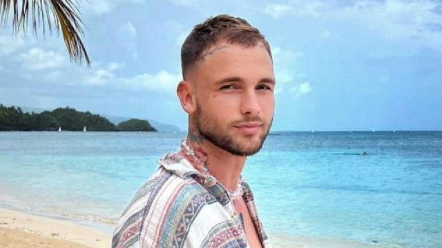 Bastos choque les internautes en passant la sécurité d'un aéroport avec un objet dangereux. Source : screenshot Instagram @bastoswithlove