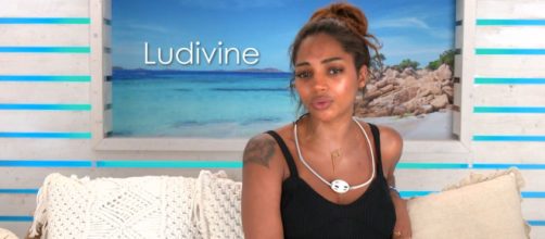 Love Island France : Ludivine et Perrine en guerre, Perle craque pour Simon, le nouvel Islander. (Screenshot @W9)