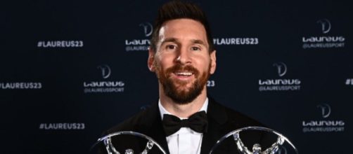 Lionel Messi avec ses trophées (Screenshoot Twitter @LaureusSport)