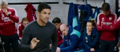 Mikel Arteta dans le vestiaire d'Arsenal (capture Prime Video)