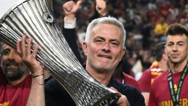 Mourinho de plus en plus proche d'une arrivée au PSG. (screenshot Twitter - @lnstantFoot)