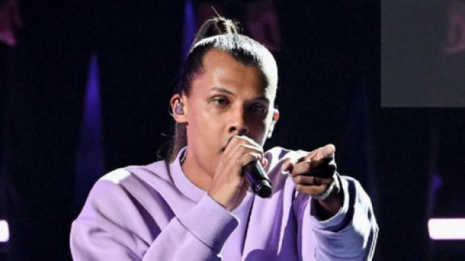 Stromae officialise l'arrêt total de sa tournée mondiale (Screenshoot Twitter @lavoixdunord)