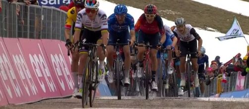 Giro d'Italia, Remco Evenepoel all'arrivo sul Gran Sasso.
