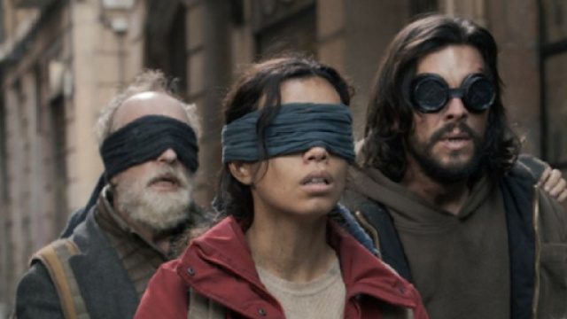 L'extrait de "Bird Box Barcelona" de Netflix (Screenshoot Twitter @themoviewaffler)