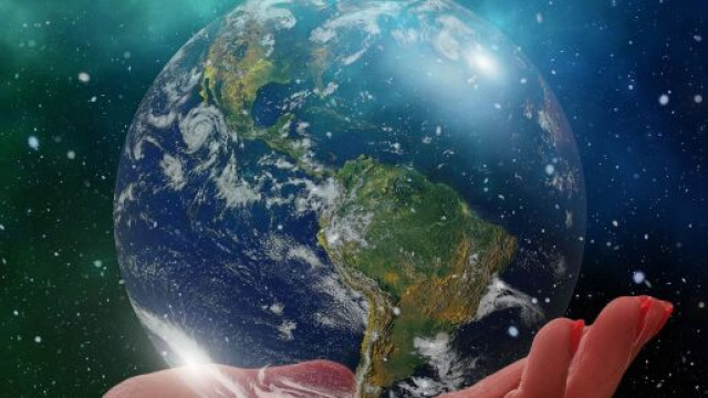 L'oroscopo di domani, 17 maggio: i nati in Gemelli devono concentrarsi sul presente.