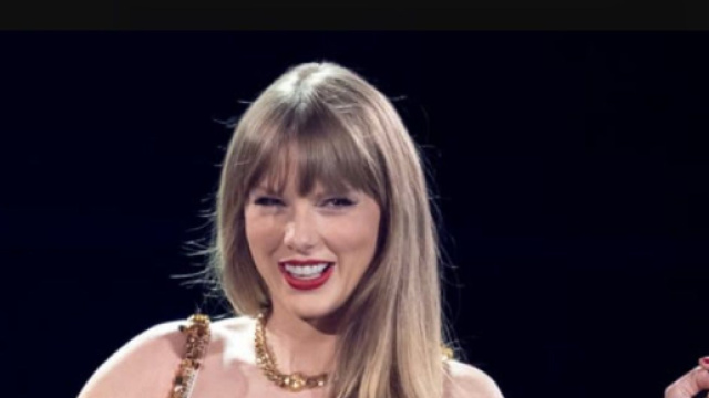 Taylor Swift a défendu un fan sur scène (Screenshoot Twitter @BFMTV_People)