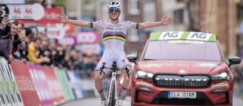 Ciclismo, Remco Evenepoel si è ritirato dal Giro d'Italia a causa del Covid