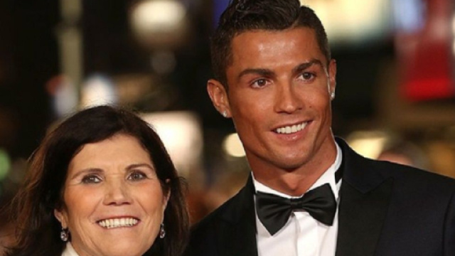 Cristiano Ronaldo aux côtés de sa mère (Screenshoot Twitter @juvefcdotcom)