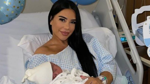 Milla Jasmine jeune maman et son bébé. Screenshot Instagram @ millajasmineoff
