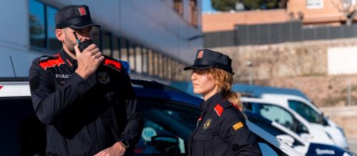 Los Mossos inspeccionaron la vivienda del padre de la menor (Twitter, mossos)