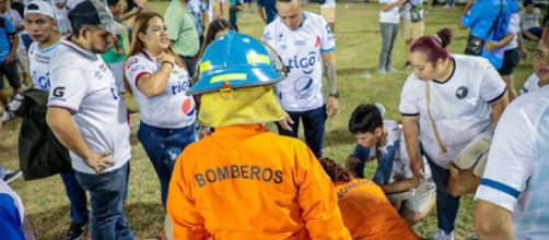 Un mouvement de foule fait au moins neuf morts dans un stade de football au Salvador. Twitter@Footballogue