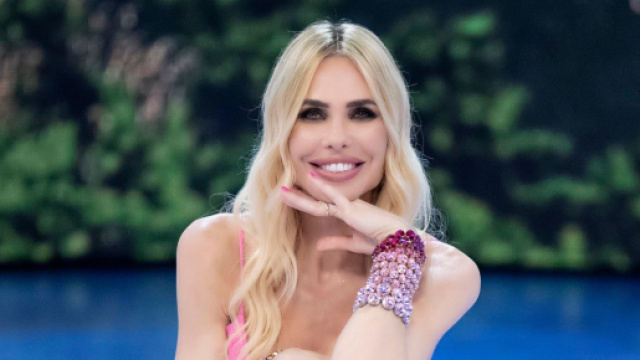 Luxuria conosce il nuovo compagno di Ilary Blasi: 'Persona affabile e semplice'.