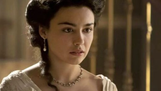 Sei sorelle, trame al 2 giugno: Attrazione crescente tra Elisa e Carlitos, Adela si pente di avere baciato German