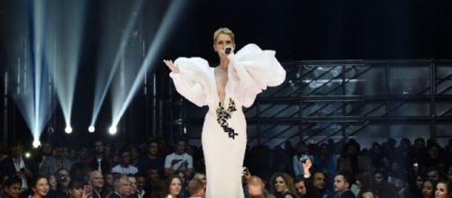Céline Dion sur la scène de Billboard Music Awards en 2017 (Screenshoot Twitter @GFXblacktooth)