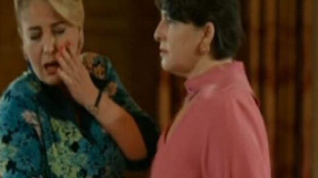 Terra amara, trame Turchia: Behice prende a schiaffi Sermin.