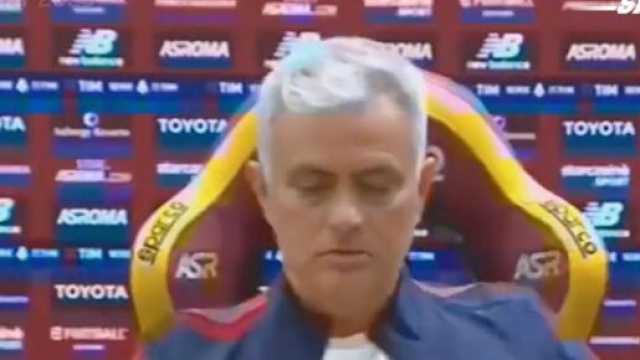 José Mourinho agacé par la question d'un journaliste en conférence de presse. (screenshot Twitter - @RMCsport)