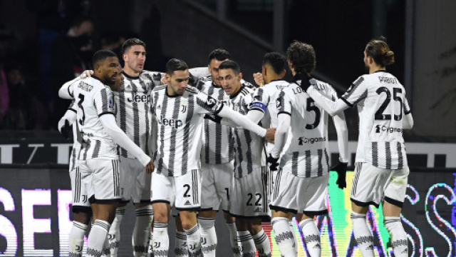 Juventus penalizzata di 10 punti.