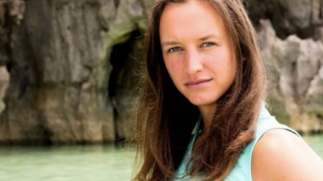 Koh Lanta : Helena a du mal à s'habituer à la résidence du jury final. Screenshots twitter @Kohlanta