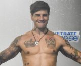 Alessandro Basciano omaggia la figlia con un tatuaggio, ma c'è un'errore ortografico.