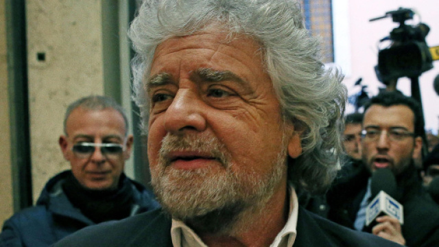 Beppe Grillo alla riunione con i suoi parlamentari.