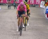 Giro d'Italia, la maglia rosa Geraint Thomas sulla salita delle Tre Cime di Lavaredo.