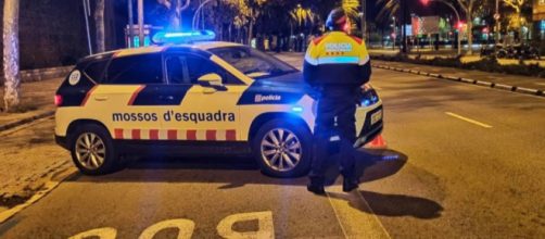 Los mossos y los servicios de emergencia acudieron al local de Badalona (Twitter, mossos)