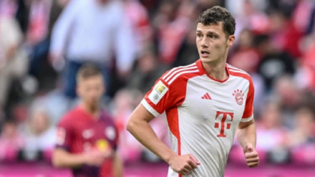 Benjamin Pavard se trouve dans le viseur du Real Madrid (Screenshoot Twitter @iMiaSanMia)