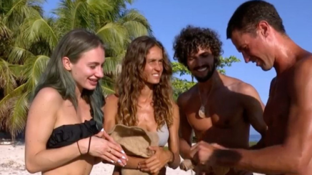 L'Isola dei Famosi, Nikita Pelizon su Gianmaria Sainato: 'Mi piace un sacco'.
