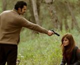 Terra amara, puntata 28 maggio: Demir minaccia Altun in un bosco, Akkaya disperato.