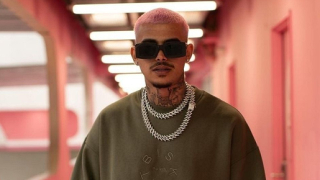 Greg Yega aurait trouvé l'amour auprès d'une jeune femme selon les internautes. (Screenshot Instagram @greg_yega)