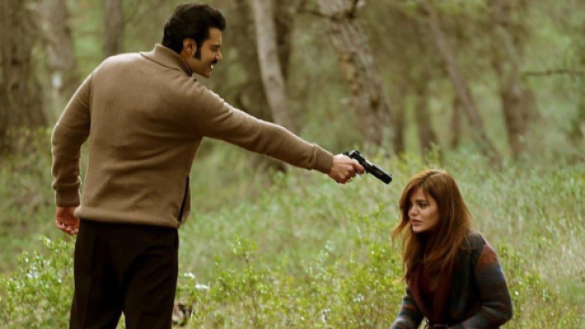 Terra amara, puntata 28 maggio: Demir minaccia Altun in un bosco, Akkaya disperato.