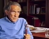 El poeta tenía una columna llamada 'La Tronera' en El Mundo (Youtube/canalsur)