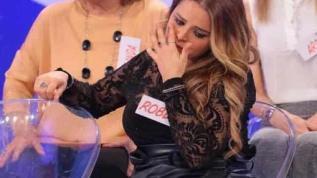 Uomini e donne, Roberta messa a tacere.