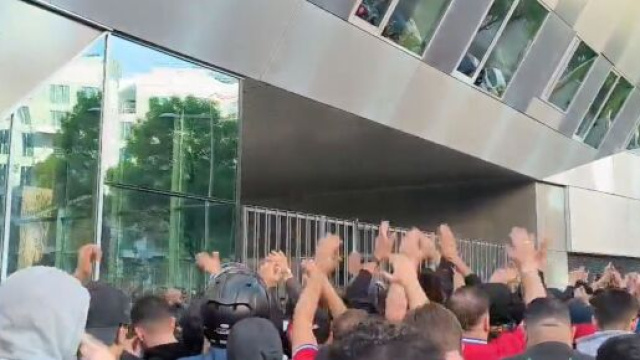 Les fans du PSG mécontents depuis de nombreux mois maintenant. (screenshot Twitter - @panams75)
