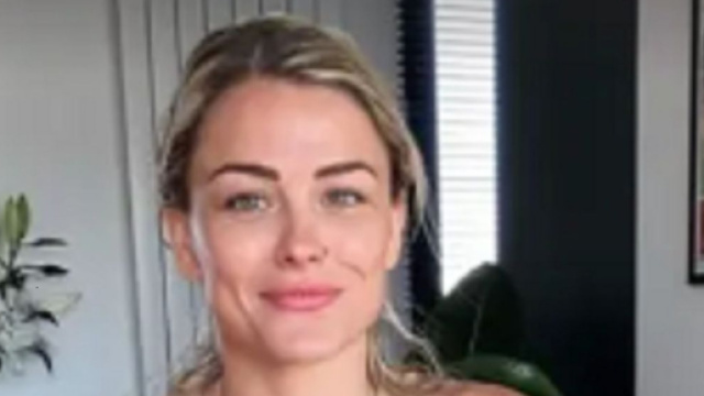 Laure Boulleau chez elle (capture Instagram @laureboulleauofficiel)