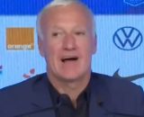 Didier Deschamps en conférence de presse avec les Bleus. (screenshot Twitter - @lequipe)