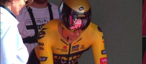 Giro d'italia, Primoz Roglic alla partenza da Fossacesia Marina.