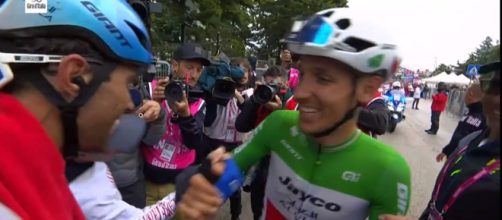 Giro d'Italia, Michael Matthews ringrazia Filippo Zana.