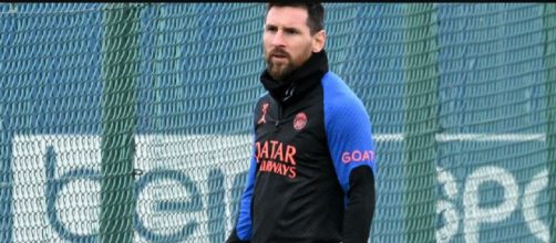 La star du PSG, Lionel Messi, est de retour à l'entraînement, au Camp des Loges (Screenshoot Twitter @le_Parisien_PSG)