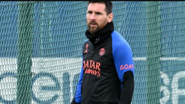 La star du PSG, Lionel Messi, est de retour à l'entraînement, au Camp des Loges (Screenshoot Twitter @le_Parisien_PSG)