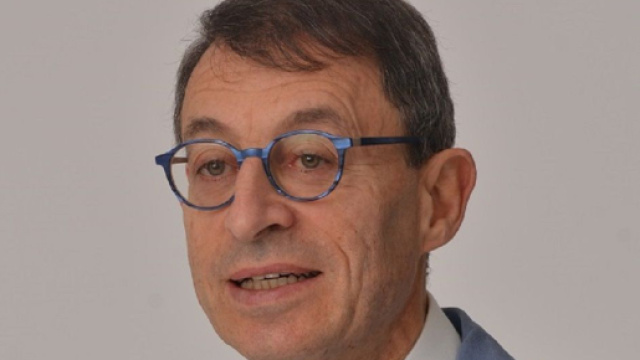 Attilio De Pascalis, giornalista economico e scrittore del libro giallo Longevit&agrave; Fatale.