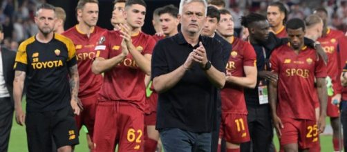 Si la déception est grande, les fans de la Roma sont aussi en colère contre le corps arbitral après leur finale perdue de C3. (@OfficialASRoma)
