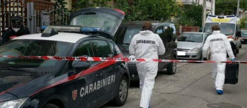 Asti, 49enne uccisa dal compagno a coltellate in casa.