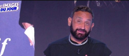 Cyril Hanouna sur le plateau de TPMP (Screenshoot Twitter @TeleLoisirs)