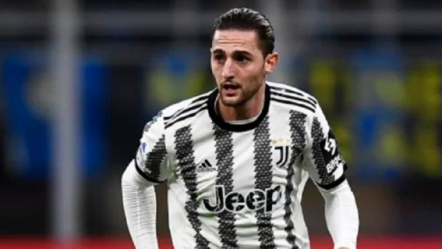 Manchester United souhaite recruter Adrien Rabiot au mercato estival (Screenshoot Twitter @EthanTaIks)