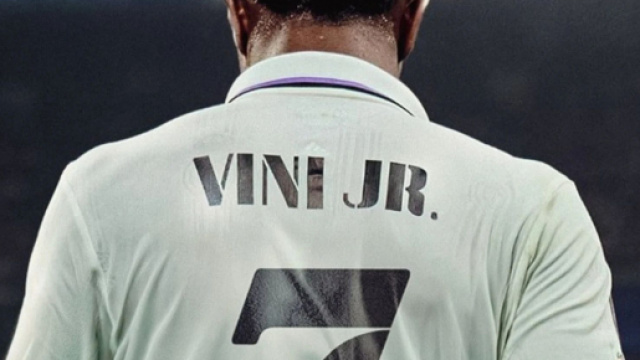 Vinicius Junior arborera fièrement le mythique numéro 7 dans le dos. (capture Twitter @realmadrid)