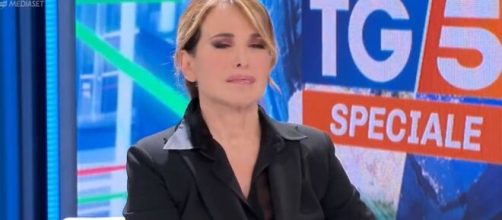 Barbara d'Urso imbarazzata al Tg5.