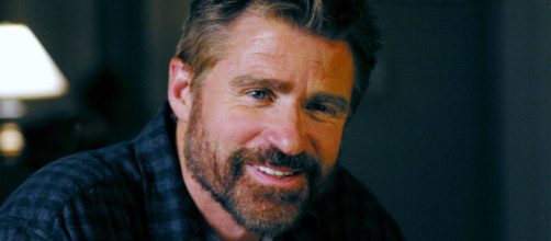 Treat Williams as Dr. Andrew 'Andy' Brown in 'Everwood' (Image source: The WB)