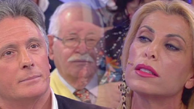 U&D, Giorgio Manetti imbocca Anna Tedesco a cena, i fan: 'Già pronti per settembre'.